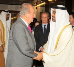 Don Juan Carlos es despedido por Su Alteza el Jeque Mohammed bin Zayed Al Nahyan, Príncipe Heredero de Abu Dhabi